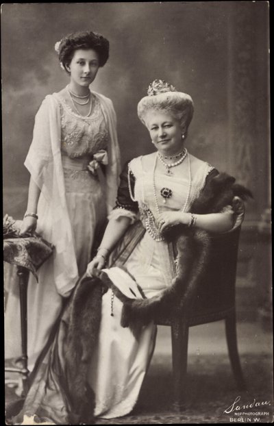 Wohlfahrts Postkaart, Kroonprinses Luise, Victoria door Photographer German