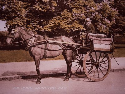 Een Ierse Jaunting Car, ca. 1910 door Photographer Irish