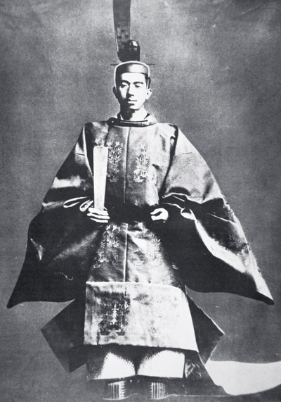 Hirohito, keizer van Japan bij zijn troonsbestijging door Photographer Japanese