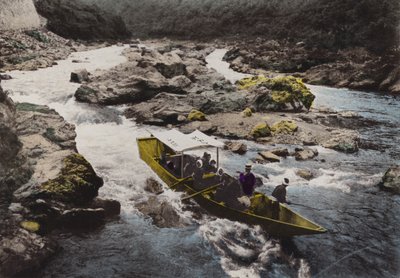 Japan, ca. 1912: Arashiyama, aan de voet van de Hozu stroomversnellingen, bekend om zijn landschap door het hele rijk, nabij Kyoto door Photographer Japanese