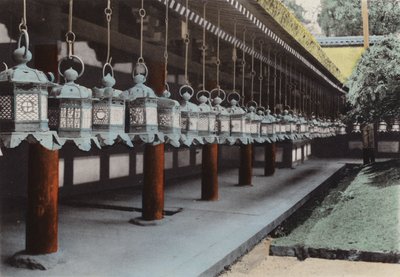 Japan, ca. 1912: Bronzen lantaarns bij Kasuga-tempel, Nara door Photographer Japanese