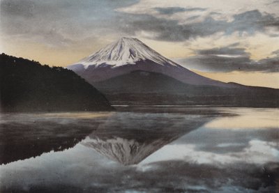 Japan, ca. 1912: Mount Fuji vanaf het Shoji-meer door Photographer Japanese