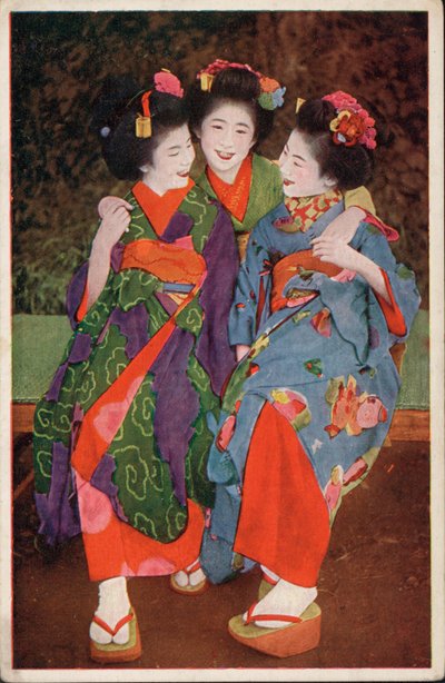 Drie jonge Japanse vrouwen in traditionele kleding door Photographer Japanese