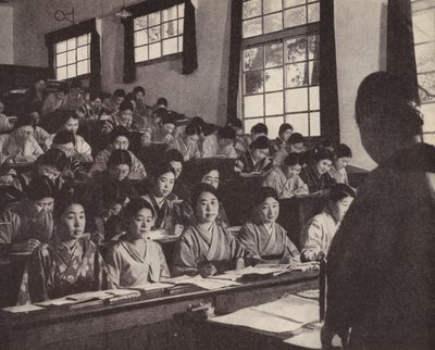 Jonge Japanse vrouwen in hun laatste jaar aan de Women