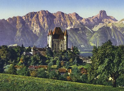 Thun, Het kasteel en Stockhorn keten (foto) door Photographer Swiss