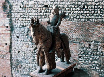 Ruiterstandbeeld van Cangrande I della Scala, Castelvecchio, Verona, Veneto, Italië door Blaise Nicolas Le Sueur