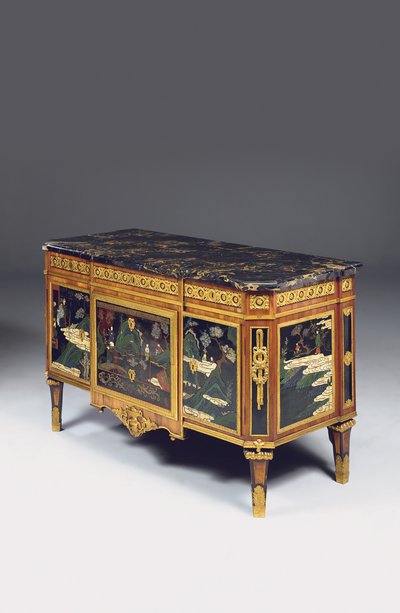 Louis XVI commode met vooruitspringende deuren, het lakwerk laat 17e - begin 18e eeuw (ormolu, tulpenhout en Chinese coromandel) door Pierre Harry Mewesen