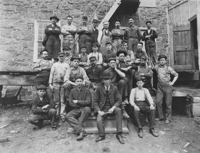 Werknemers in de Henry Clay Fabriek, 1905 door Pierre A. Gentieu