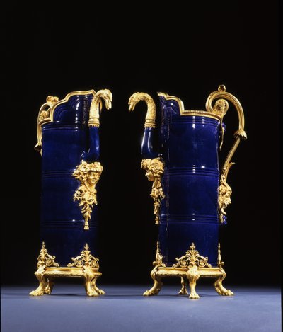 Twee kruiken, ca. 1767 door Pierre Gouthière