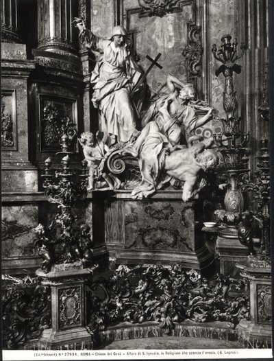 Het altaar van St. Ignatius van Loyola, detail van de overwinning van de katholieke waarheid over ketterij door Pierre Legros