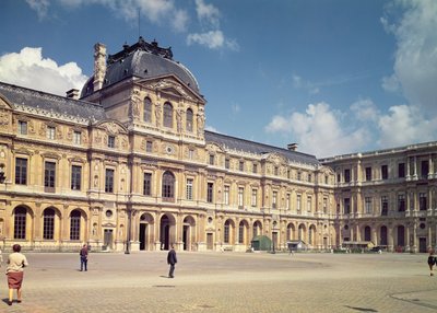 De Henri II gevel in de Cour Carree door Pierre Lescot