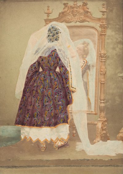 La Comtesse in piqué jurk of als Judith door Pierre Louis Pierson