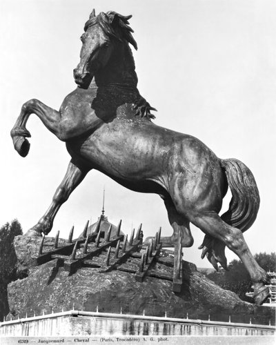 Paard met een eg, voor het eerste Paleis van Trocadero gebouwd voor de Wereldtentoonstelling in 1878, 1878 door Pierre Louis Rouillard