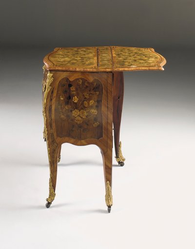 Louis XV commode door Pierre Roussel