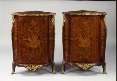 Paar Louis XV marqueterie encoignures door Pierre Roussel