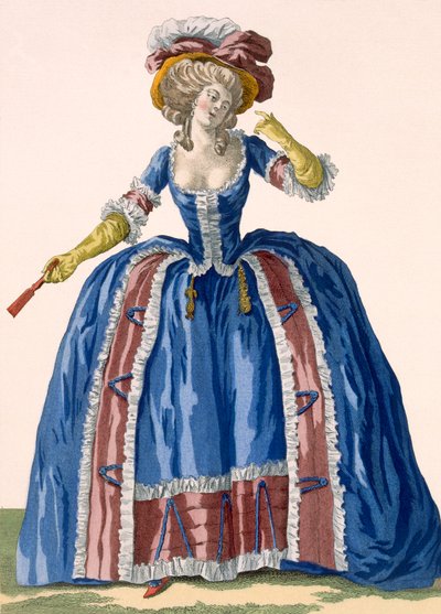 Engelse stijl hoepeljurk in elektrisch blauw met bordeauxrode ruches, gegraveerd door Bacquoy, plaat nr.182 uit 