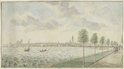 Gezicht op Kampen van de rivierzijde door Pieter Remmers