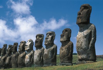 Moai-standbeelden, Rapa Nui Nationaal Park, Paaseiland, Chili door Polynesian Polynesian