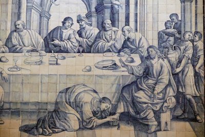 Kerk van Barmhartigheid. Azulejos. Jezus wordt gezalfd door een zondige vrouw in Lucas 7:36-50. Evora. Portugal. door Portuguese School