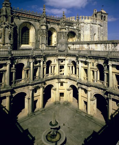 Uitzicht op de Claustro dos Felipes, voltooid na 1584 door Portuguese School