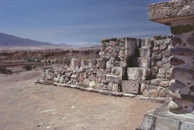 Een trap in een muur, Late Post-Klassieke Periode door Pre Columbian