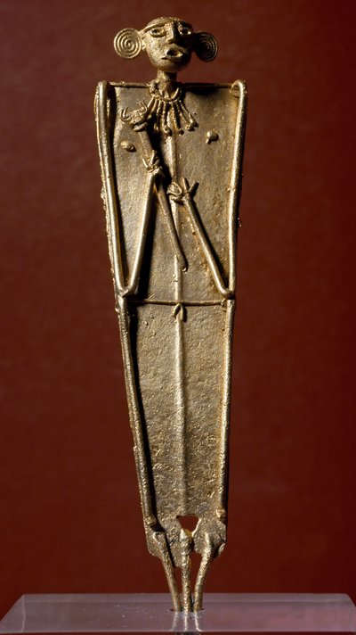 Precolumbiaanse kunst, Muisca beschaving: beeldje van vrouw (Tunjo) in goud. 15e-17e eeuw. Bogota, Museo de Oro, Colombia door Pre Columbian