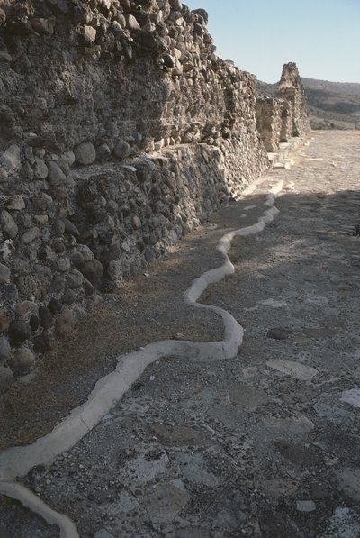 Resten van de stadsmuren, Late Post-Klassieke Periode door Pre Columbian