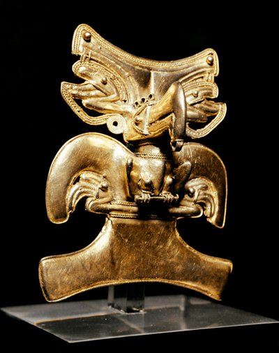 Precolumbiaanse kunst, Tairona beschaving: vogelvormige hanger in goud. 10e-16e eeuw n.Chr. Bogota, Museo de Oro door Pre Columbian Pre Columbian