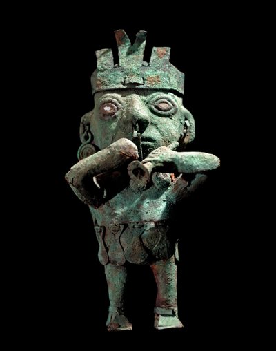 Precolumbiaanse kunst, Vicus cultuur (Peru): bronzen beeldje van een muzikant door Pre Columbian Pre Columbian
