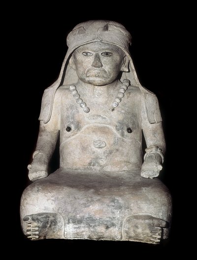 Precolumbiaanse kunst: oude vrouw met hoofdbedekking. Beeldhouwwerk uit Veracruz (Mexico) door Pre Columbian Pre Columbian