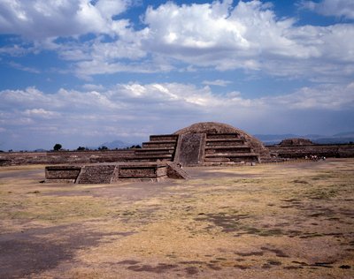 Precolumbiaanse beschaving: uitzicht op de site van Teotihuacan: de tempel (of piramide) van de zon door Pre Columbian Pre Columbian