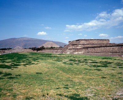 Precolumbiaanse beschaving: uitzicht op de site van Teotihuacan: de tempel (of piramide) van de zon. Mexico door Pre Columbian Pre Columbian