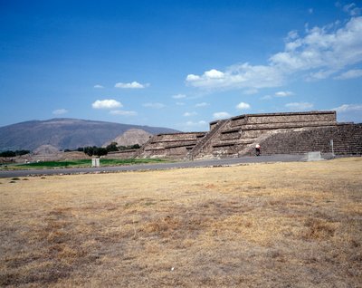 Precolumbiaanse beschaving: uitzicht op de site van Teotihuacan: de tempel (of piramide) van de zon. Mexico door Pre Columbian Pre Columbian
