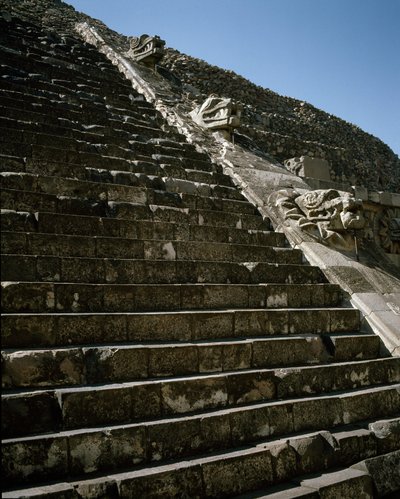 Trappen van de tempel van de Gevederde Slang door Pre Columbian Pre Columbian