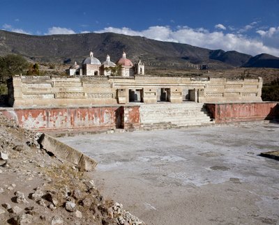 Uitzicht op kolom paleis door Pre Columbian Pre Columbian