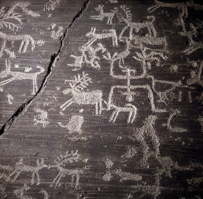 Beschaving van de Camunni, Prehistorie, rotstekeningen: grafsteen, details van de grote rots van Naquane, in Valcamonica (Val camonica). Museo archeologico de Milaan door Prehistoric Prehistoric
