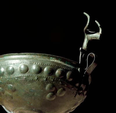 Etruskische beschaving: bronzen beker uit de necropolis van Tolfa, Lazio door Prehistoric Prehistoric