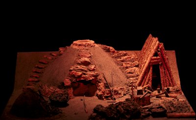 Prehistorie: reconstructie van een ijzertijdsmederij. Saint Germain en Laye, Museum van Antiquiteiten door Prehistoric Prehistoric