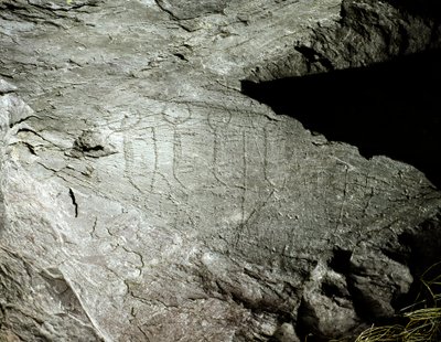 Prehistorie, rotstekeningen: gravure van twee paar ossen die een kar trekken door Prehistoric Prehistoric