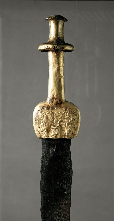 Zwaard uit Guadalajara (Spanje), detail van het gouden handvat, prehistorische periode door Prehistoric Prehistoric