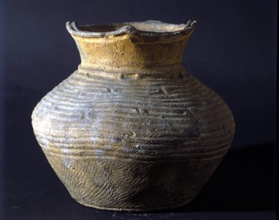 Terracotta pot uit de Jomon-periode (periode van de prehistorie in Japan). Rome, Nationaal Museum voor Oosterse Kunst. door Prehistoric Prehistoric