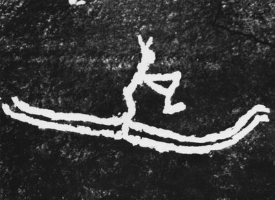 De oudste plastische voorstelling van skiën: rotstekeningen bij Roedoey Tjoetta in Noord-Noorwegen, ontdekt door Gostrom Cjessing in 1933 en gedateerd rond 4000 v.Chr. door Prehistoric Prehistoric
