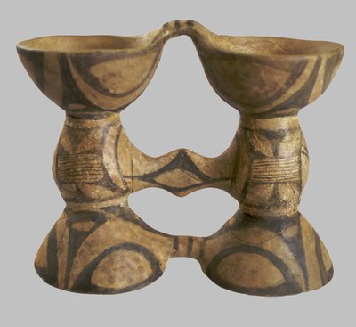 Verrekijkervormig Vat, 4250-3850 v.Chr. door Prehistoric Russian Culture