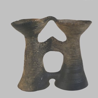 Verrekijkervormig vat, 4400-4200 v.Chr. door Prehistoric Russian Culture