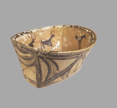 Ovale kom, 4e millennium v.Chr. door Prehistoric Russian Culture