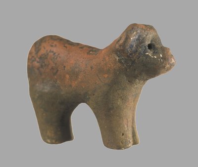 Statuette van een hond, 4e millennium v.Chr. door Prehistoric Russian Culture