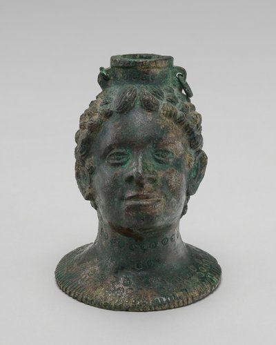 Container in de vorm van een Afrikaans hoofd door Probably Etruscan