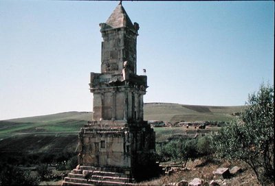 Monument bekend als het Mausoleum van Atban door Punic