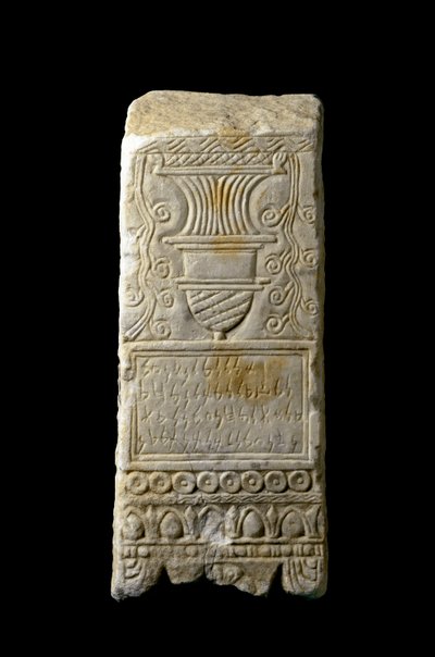 Punic kunst (Carthaags): votiefsteen versierd met een brander voor parfums. Uit Cartagena, Spanje. 3e-2e eeuw v.Chr. Dim. 33x14x11 cm Cartagena, Museo de Cartagena Spanje door Punic