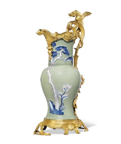 Een van een paar Louis XV kannen, porselein 1662-1722, monturen c.1745-49 door Qing Dynasty   Kangxi Period Chinese School